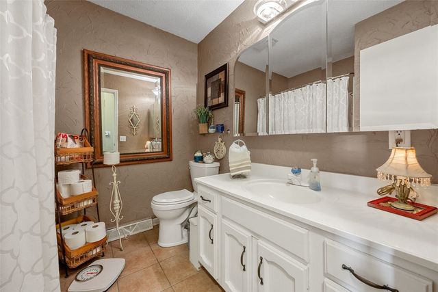 790 Leslie Court, Robins, IA 52328