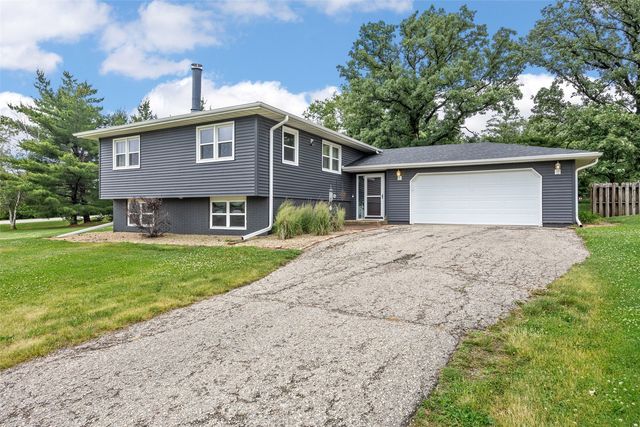 790 Leslie Court, Robins, IA 52328