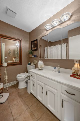 790 Leslie Court, Robins, IA 52328