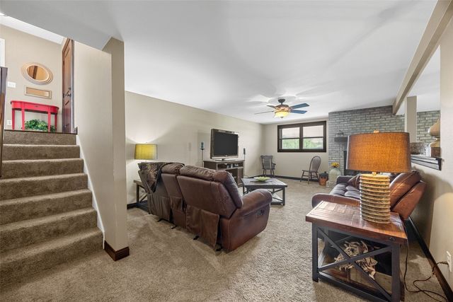 790 Leslie Court, Robins, IA 52328