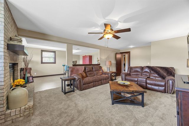 790 Leslie Court, Robins, IA 52328
