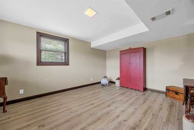790 Leslie Court, Robins, IA 52328