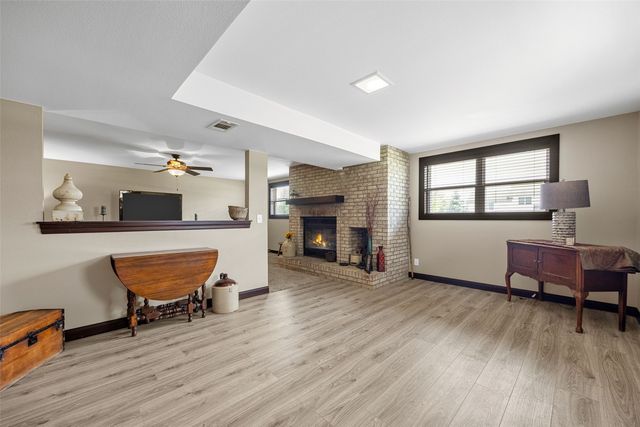 790 Leslie Court, Robins, IA 52328