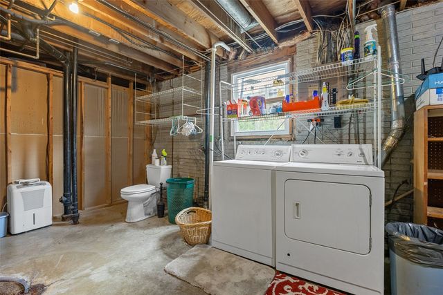 790 Leslie Court, Robins, IA 52328