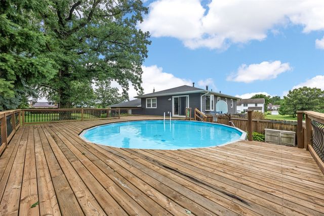 790 Leslie Court, Robins, IA 52328