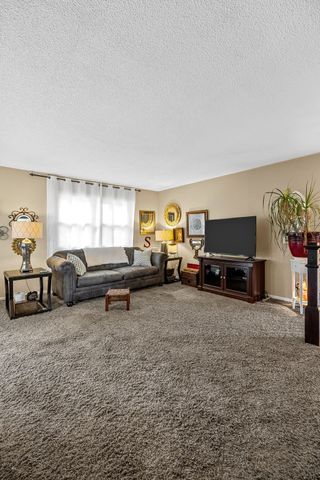 790 Leslie Court, Robins, IA 52328