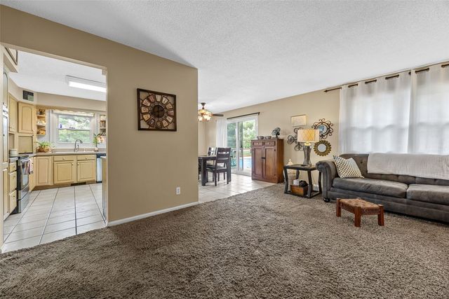 790 Leslie Court, Robins, IA 52328