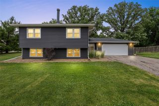 790 Leslie Court, Robins, IA 52328