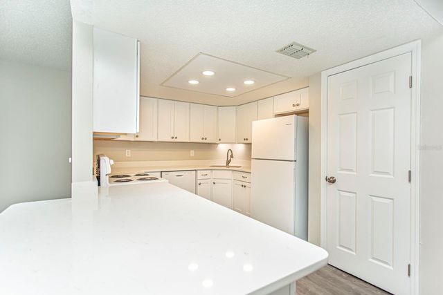 513 FAIRWAYS CIRCLE B, Ocala, FL 34472