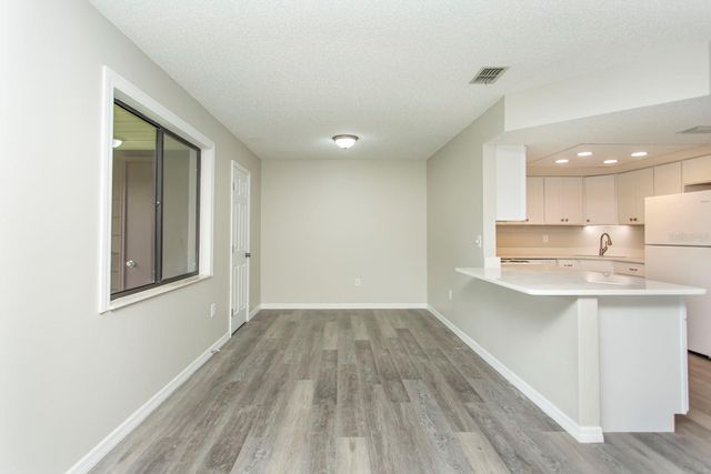 513 FAIRWAYS CIRCLE B, Ocala, FL 34472