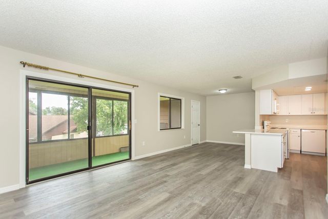 513 FAIRWAYS CIRCLE B, Ocala, FL 34472