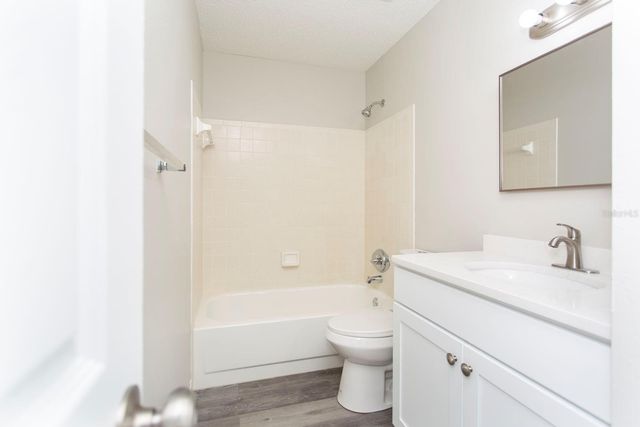 513 FAIRWAYS CIRCLE B, Ocala, FL 34472