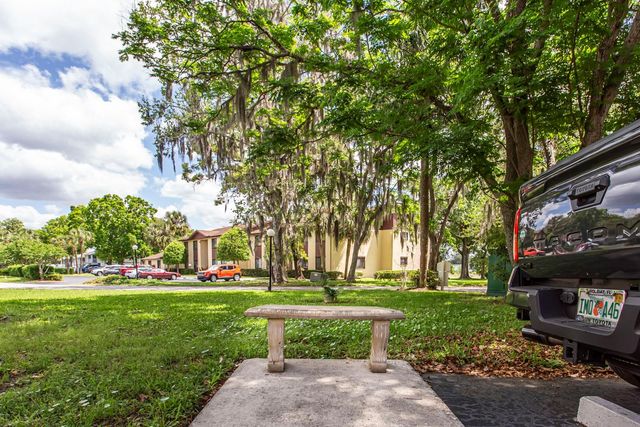 513 FAIRWAYS CIRCLE B, Ocala, FL 34472