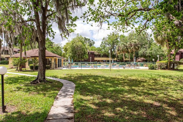 513 FAIRWAYS CIRCLE B, Ocala, FL 34472