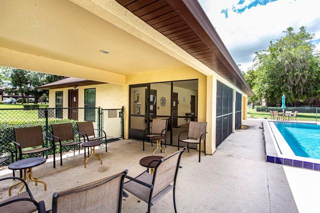 513 FAIRWAYS CIRCLE B, Ocala, FL 34472