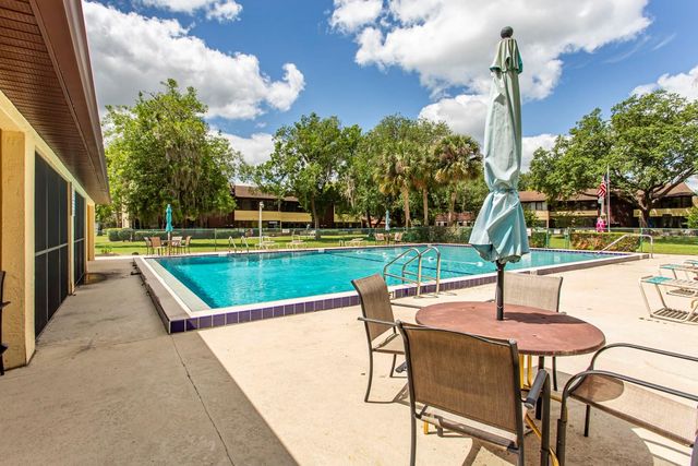 513 FAIRWAYS CIRCLE B, Ocala, FL 34472