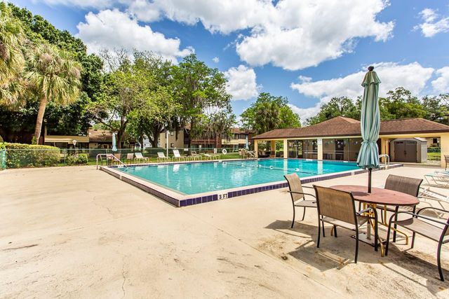 513 FAIRWAYS CIRCLE B, Ocala, FL 34472