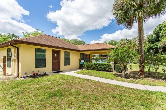 513 FAIRWAYS CIRCLE B, Ocala, FL 34472