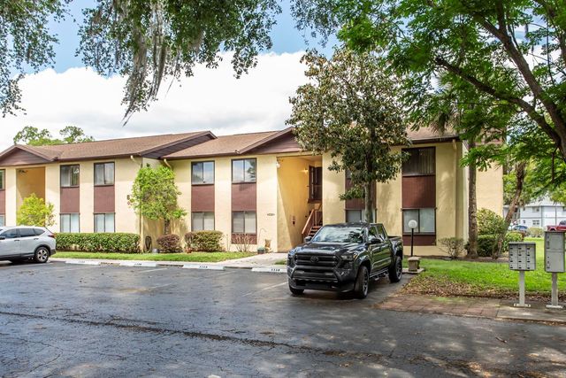 513 FAIRWAYS CIRCLE B, Ocala, FL 34472