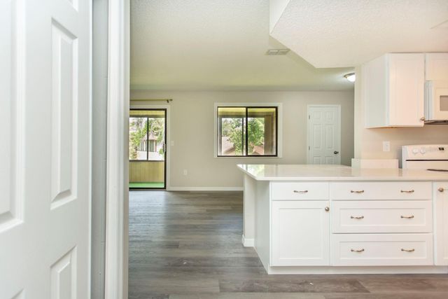 513 FAIRWAYS CIRCLE B, Ocala, FL 34472