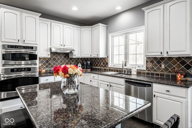 12498 Shadow Cove Way, Carmel, IN 46033