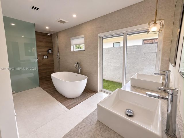 5134 NW 94th Doral Place, Doral, FL 33178