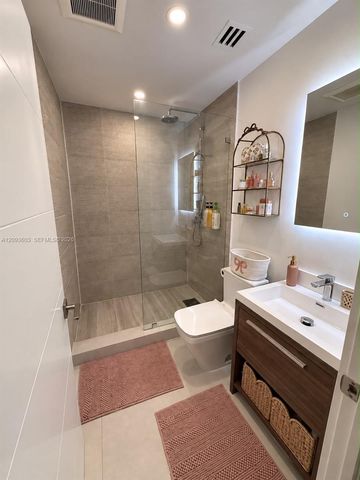 5134 NW 94th Doral Place, Doral, FL 33178