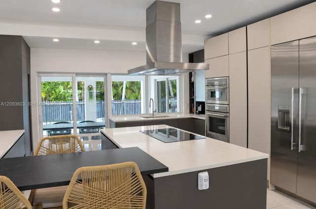 5134 NW 94th Doral Place, Doral, FL 33178