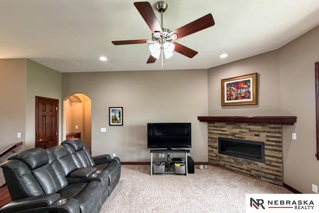 10908 S 175th Avenue, Omaha, NE 68136