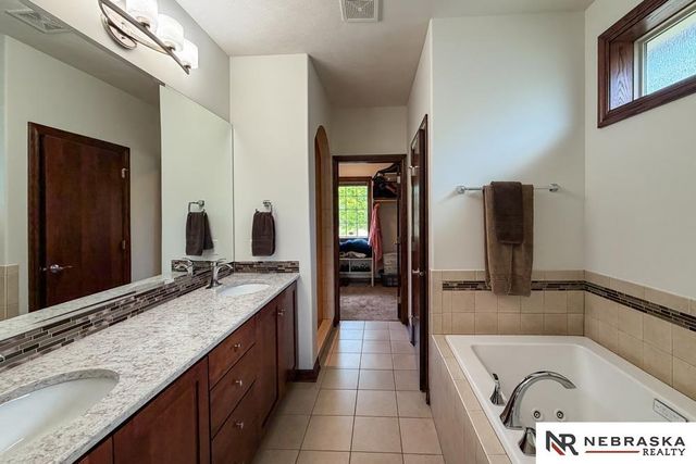 10908 S 175th Avenue, Omaha, NE 68136