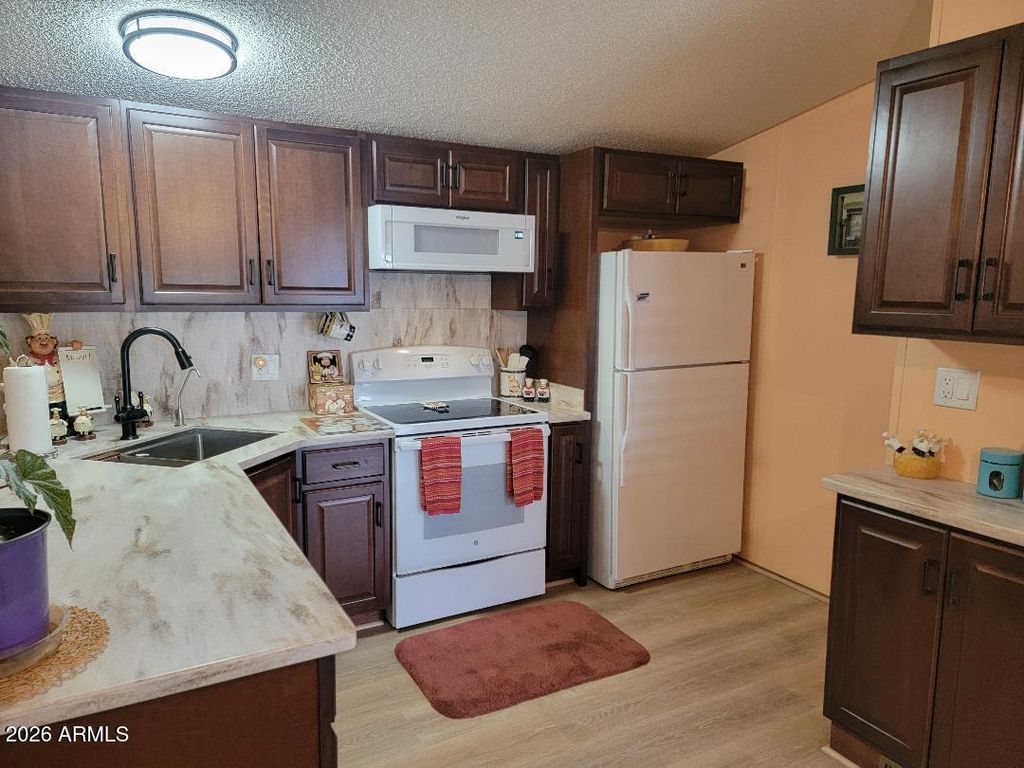 3803 N ILLINOIS Avenue, Florence, AZ 85132 — photo 2