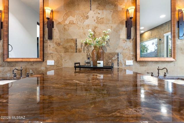 6067 W Seven Saguaros Circle, Marana, AZ 85658