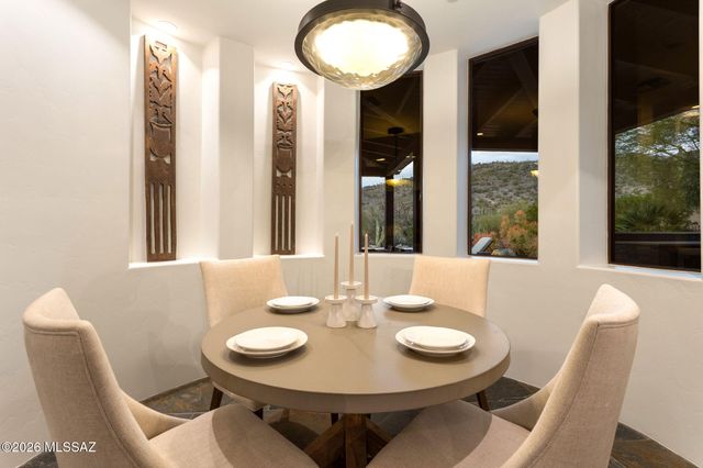 6067 W Seven Saguaros Circle, Marana, AZ 85658