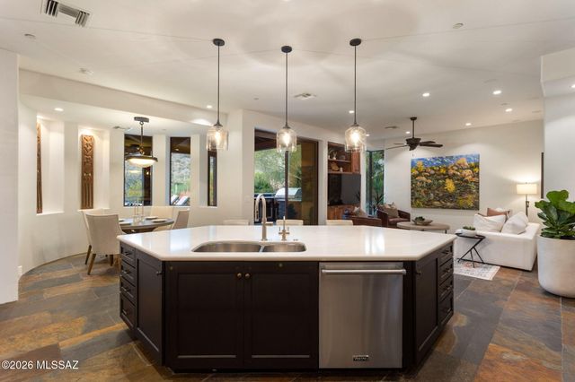 6067 W Seven Saguaros Circle, Marana, AZ 85658