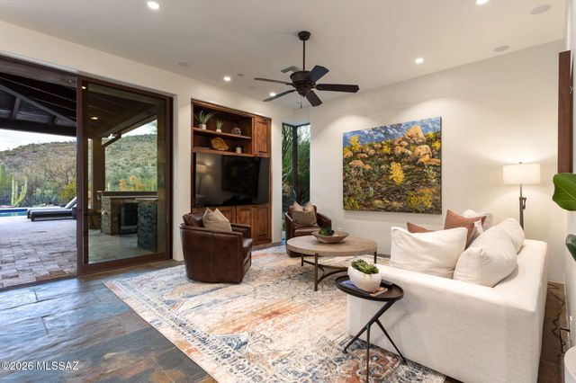 6067 W Seven Saguaros Circle, Marana, AZ 85658