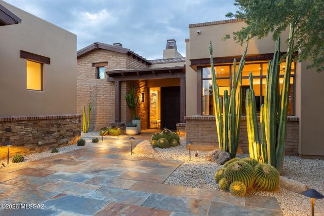 6067 W Seven Saguaros Circle, Marana, AZ 85658