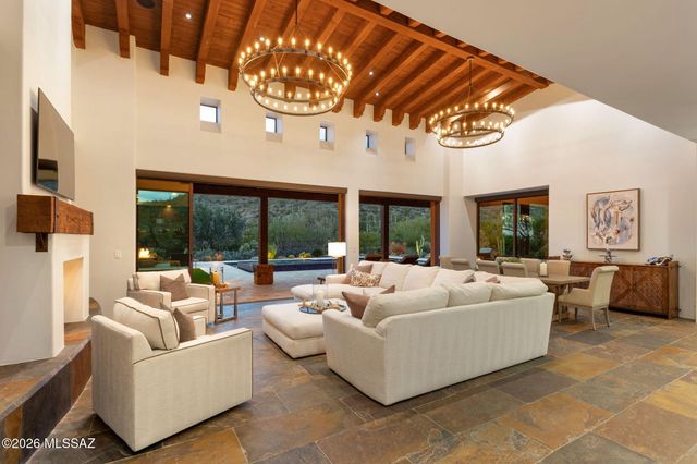 6067 W Seven Saguaros Circle, Marana, AZ 85658