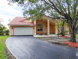 5743 NW 100th Way, Coral Springs, FL 33076