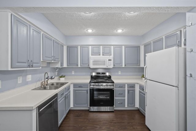 6183 Glenvillage Drive, Dublin, OH 43016
