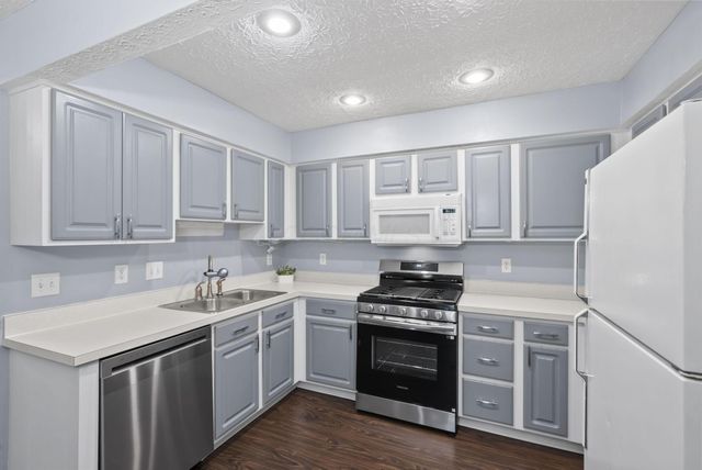 6183 Glenvillage Drive, Dublin, OH 43016
