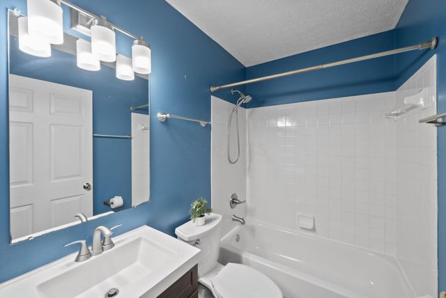 6183 Glenvillage Drive, Dublin, OH 43016