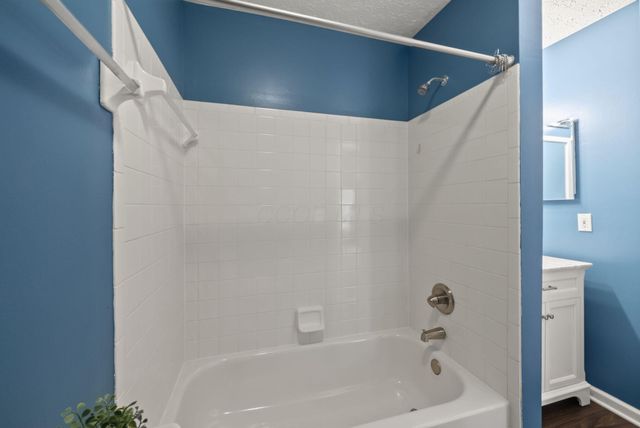 6183 Glenvillage Drive, Dublin, OH 43016