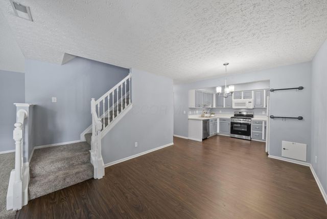 6183 Glenvillage Drive, Dublin, OH 43016