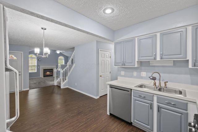 6183 Glenvillage Drive, Dublin, OH 43016
