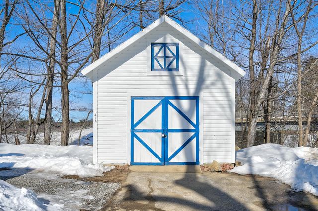 215 Hillside Avenue, Conway, NH 03818