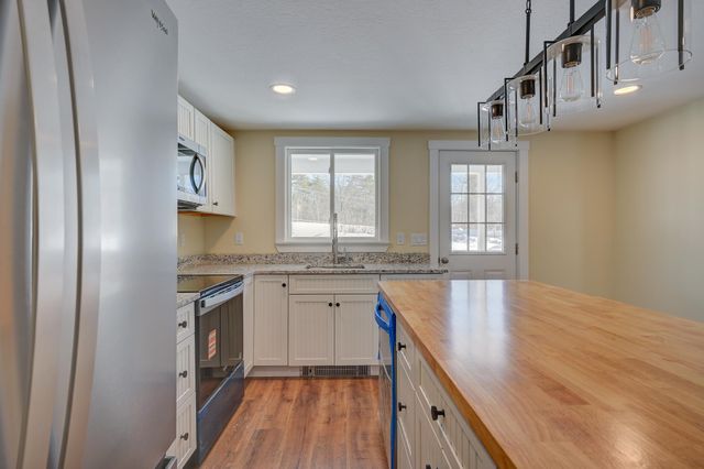 215 Hillside Avenue, Conway, NH 03818