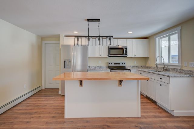 215 Hillside Avenue, Conway, NH 03818