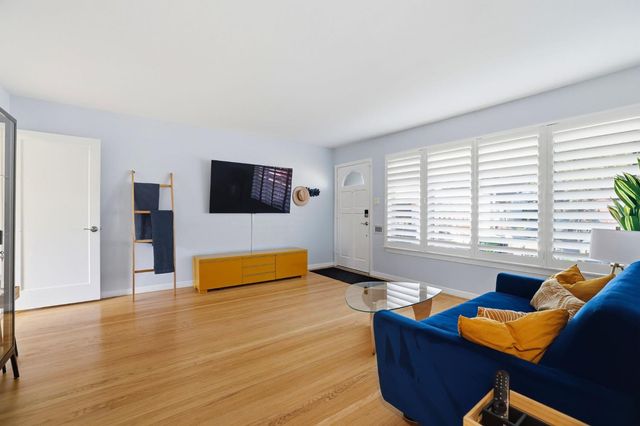 1332 62nd St, Sacramento, CA 95819