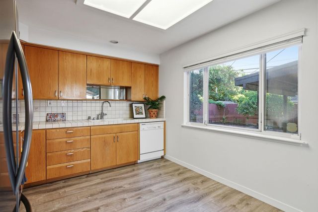 1332 62nd St, Sacramento, CA 95819