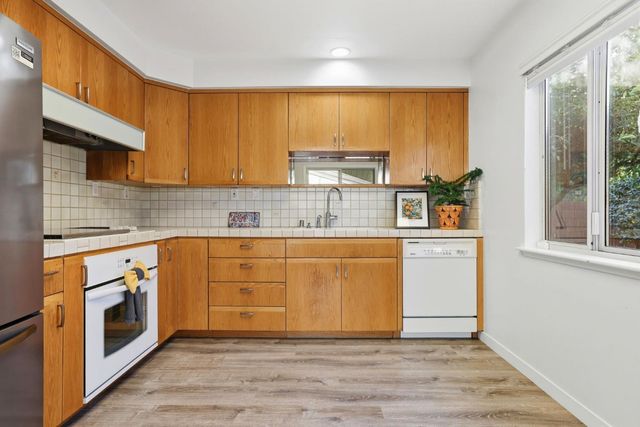 1332 62nd St, Sacramento, CA 95819